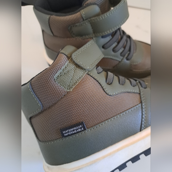 H&M Boys waterproof high tops - NWOT - size 12 - Picture 2 of 6